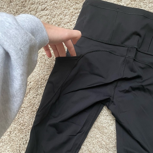 Lululemon leggings size 6 - Picture 6 of 6